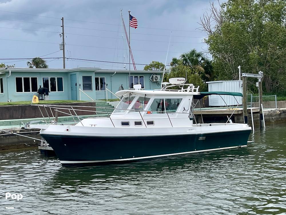 Albin 28 Tournament Express Flush Deck