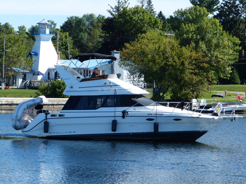 Bayliner 3058 Command Bridge Command Bridge Cruiser