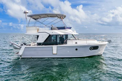 Beneteau Swift Trawler 30 Flybridge