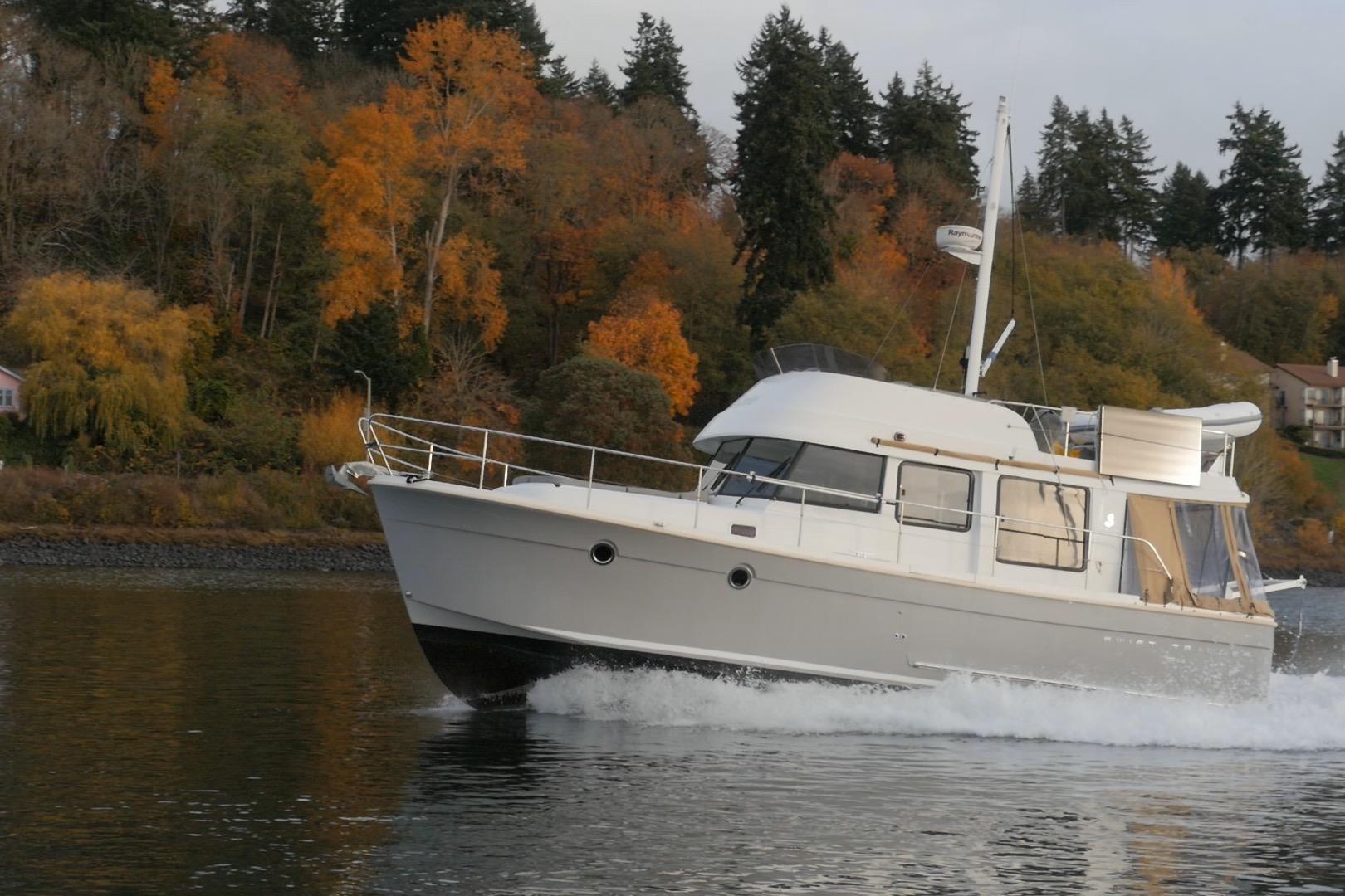 Beneteau Swift Trawler 34 Flybridge or Sedan