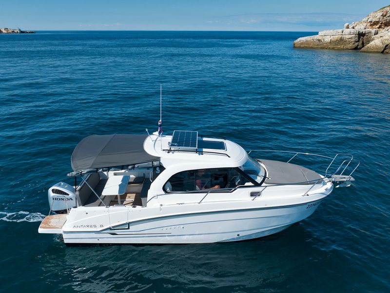 Beneteau Antares 8 Cruising / Fishing