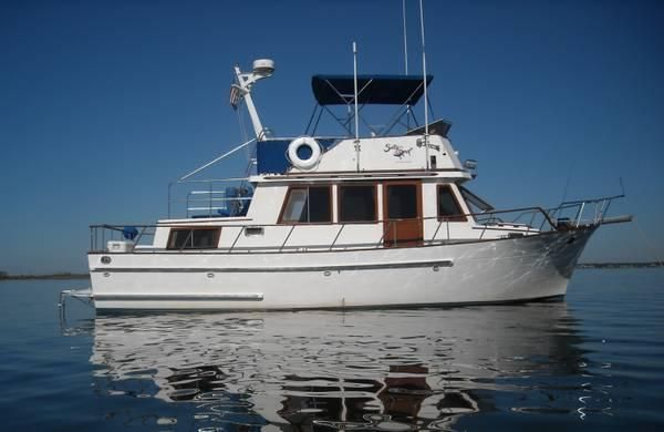 CHB 35 Sundeck Sundeck