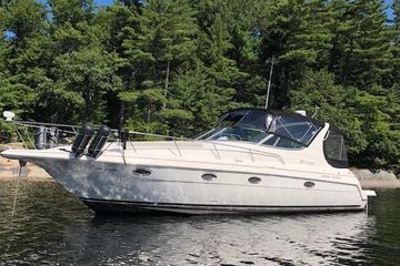 Cruisers Yachts 3375 Esprit Express Cruiser
