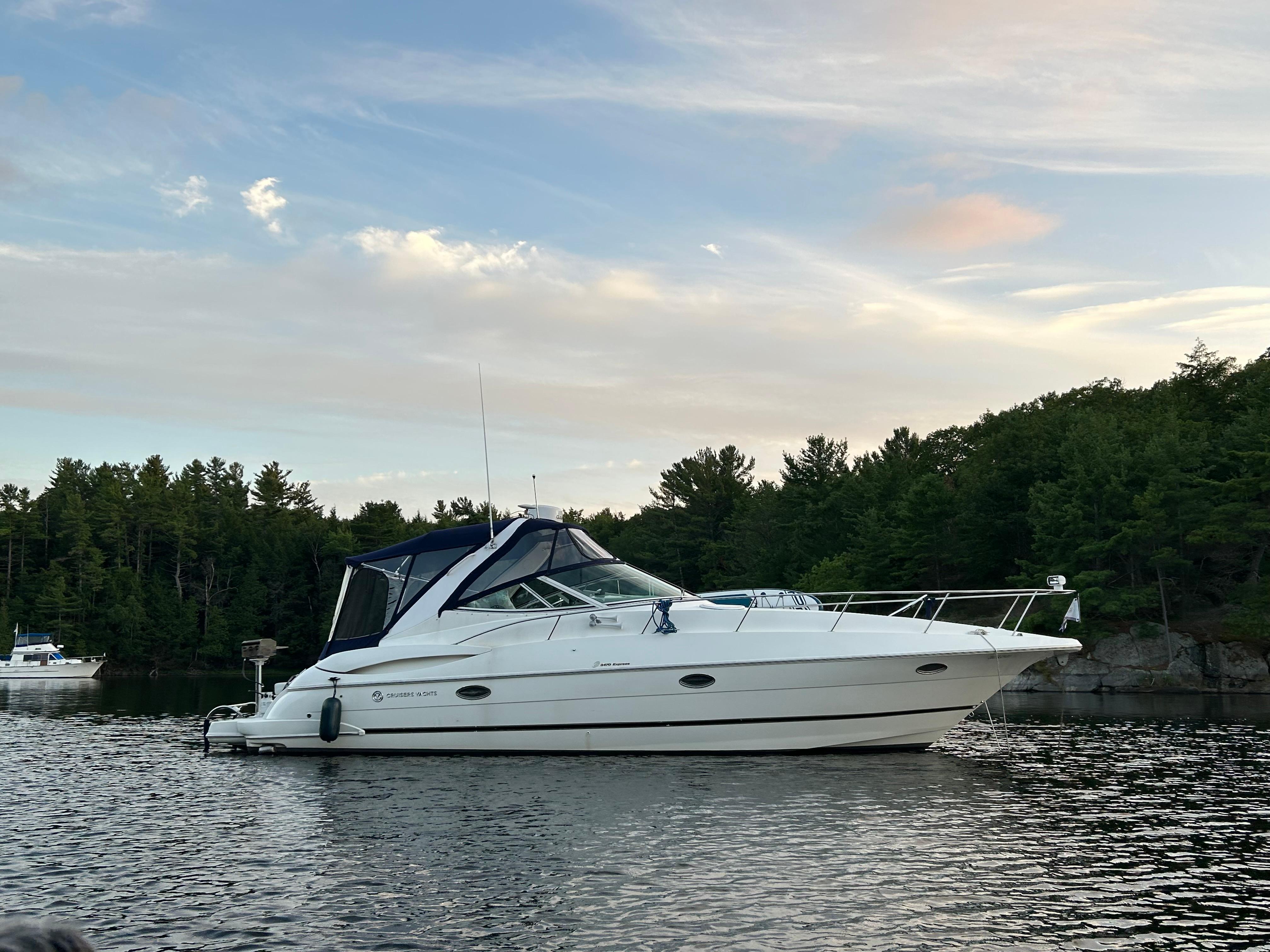 Cruisers Yachts 3470 / 340 Express Express Cruiser