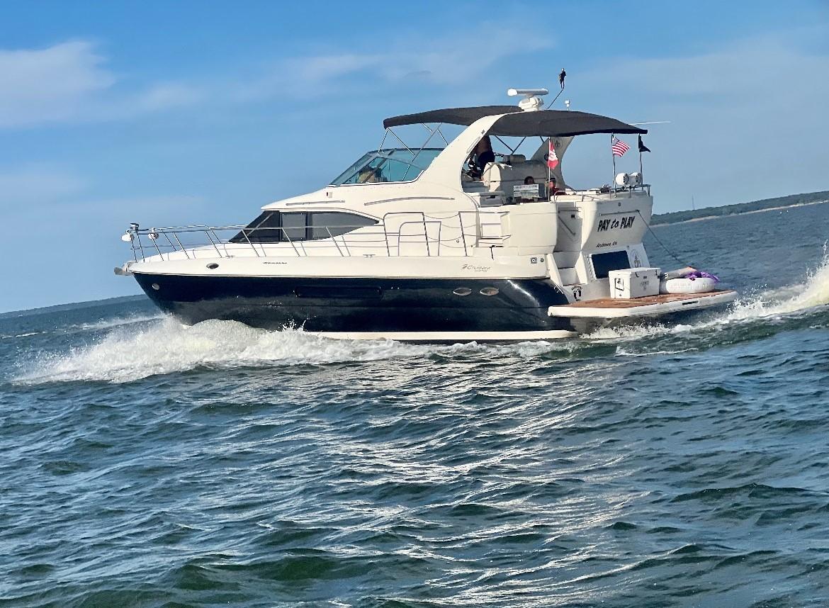 Cruisers Yachts 4050 / 405 / 415 Express Motor Yacht Express Motor Yacht