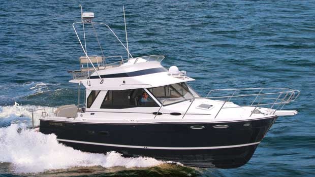 Cutwater C-30 CB Command Bridge