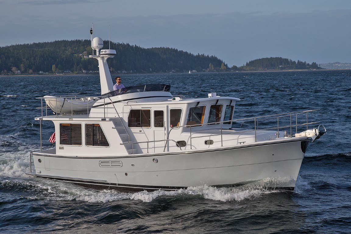 Helmsman 38E Pilothouse Pilothouse