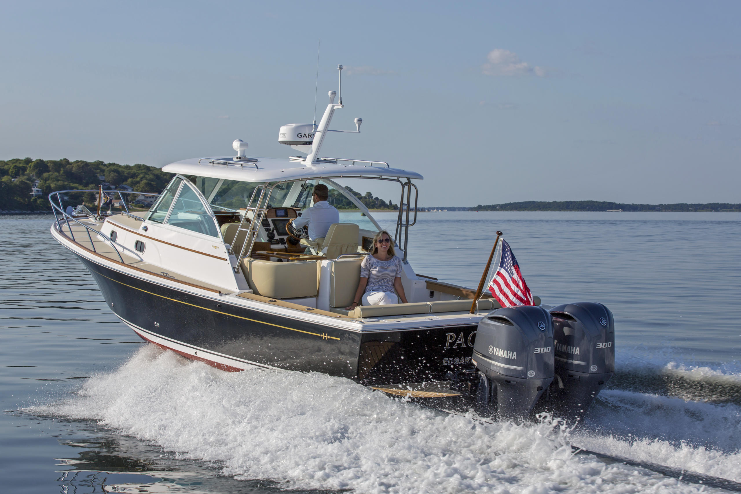 Hunt Yachts Surfhunter 29 Deep-V Express Cruiser