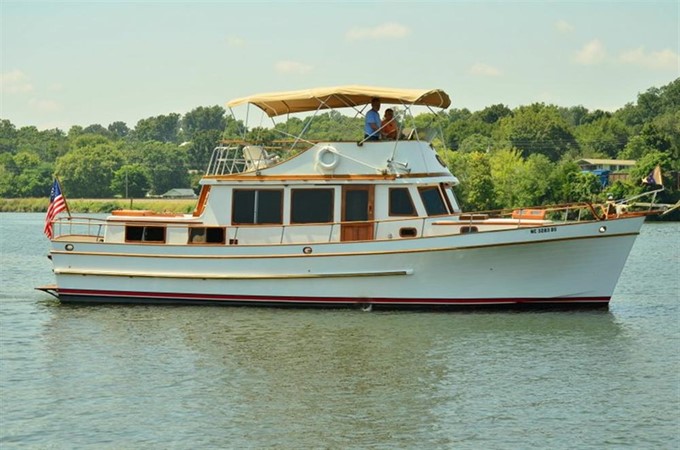 Marine Trader 44 Tri Cabin Tri-Cabin