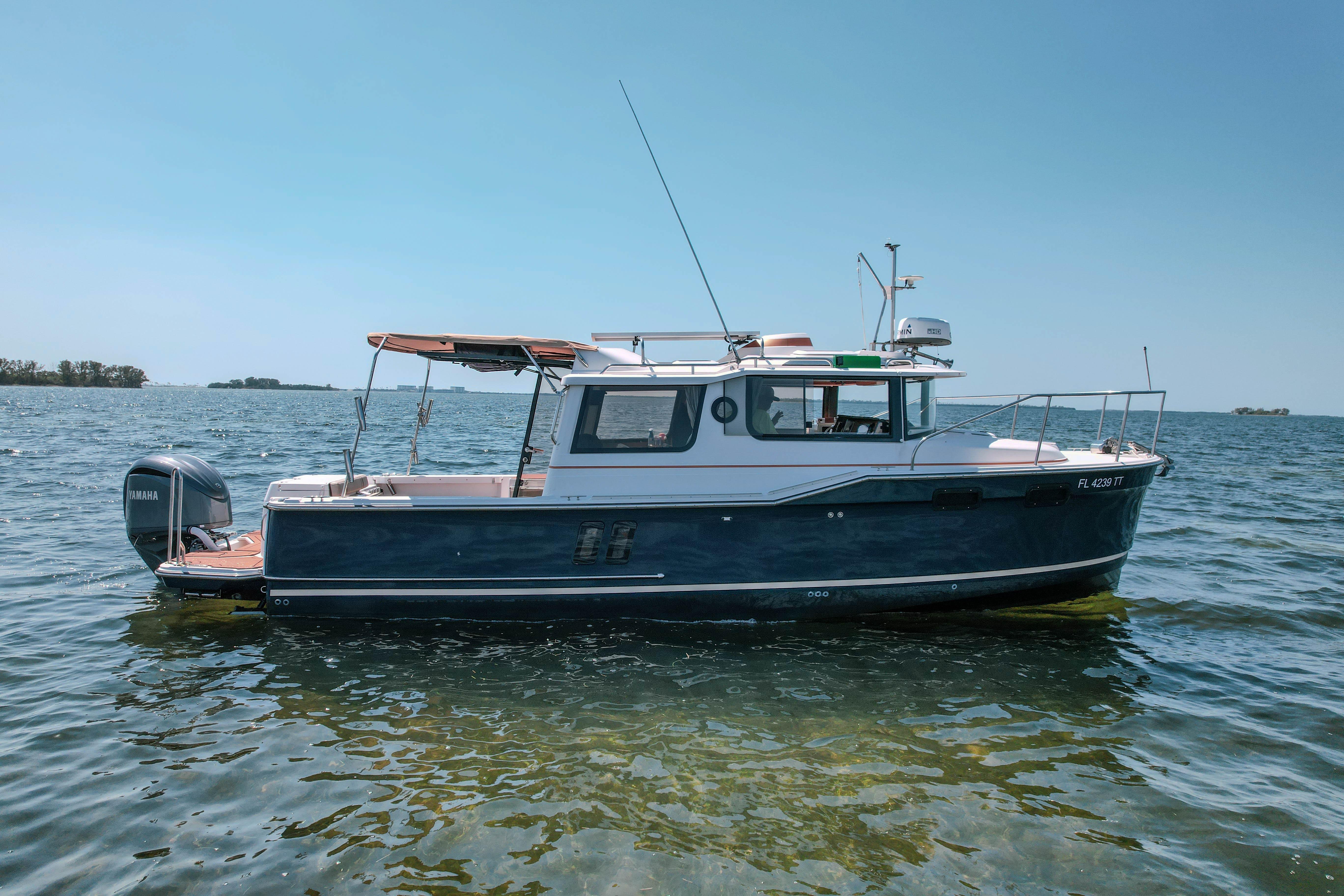 Ranger Tugs R-27 Single-outboard NW/LE