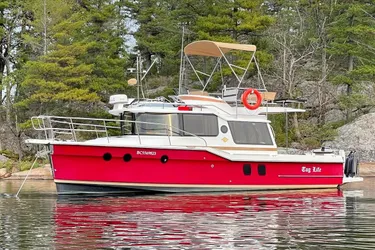 Ranger Tugs R-29 CB Command Bridge
