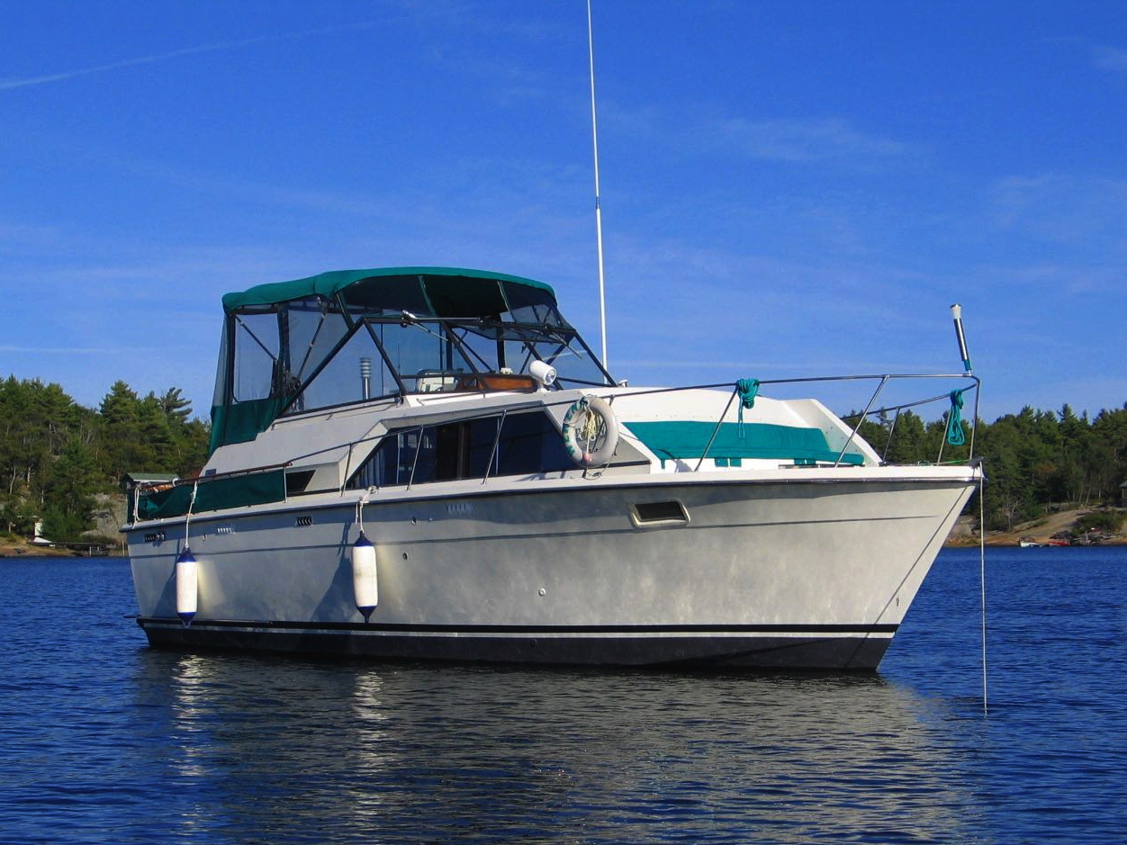 Trojan F-36 Tri-Cabin Tri-Cabin Motor Yacht