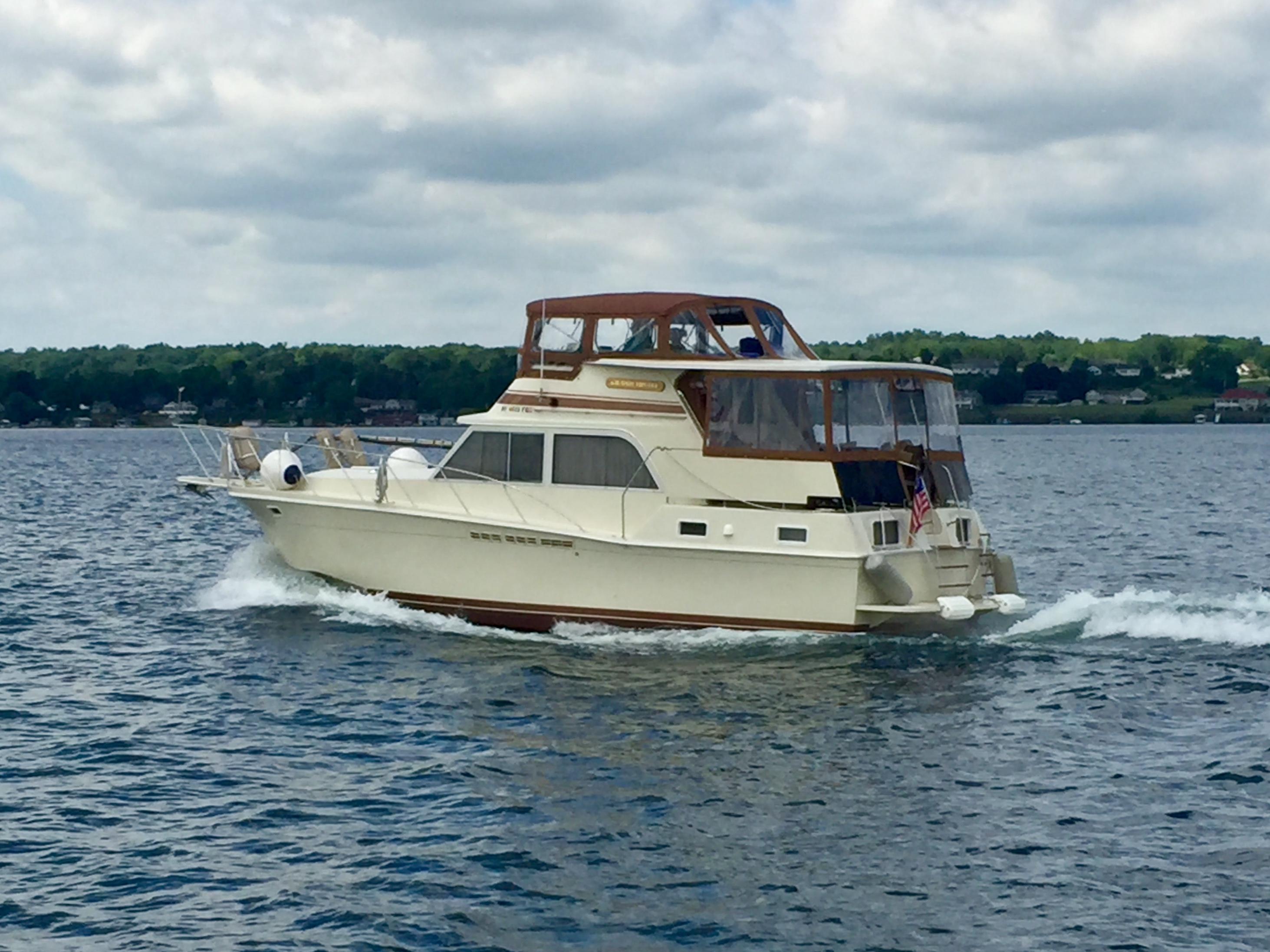 Uniflite 36 Double Cabin Aft Cabin Motor Yacht